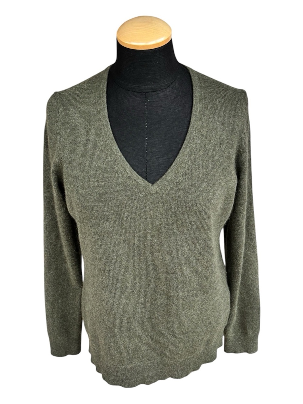 100% Cashmere Charter Club Green Olive V-Neck Knit Sweater Sz M Quiet Luxury